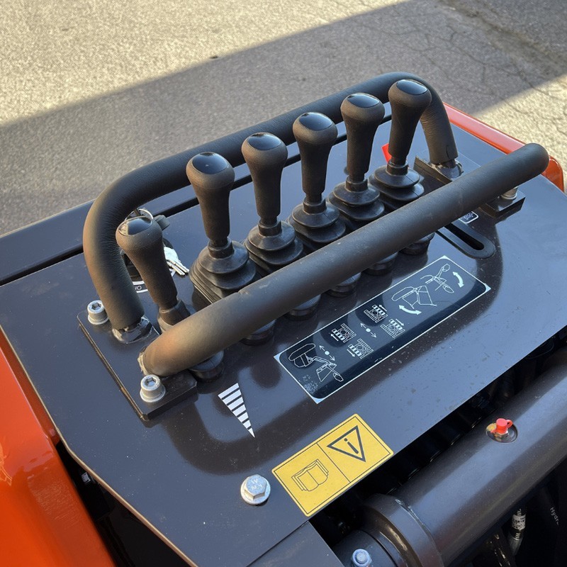 mini-dumper-de-descarga-alta-con-pala-deleks-m8000bs-5.jpg